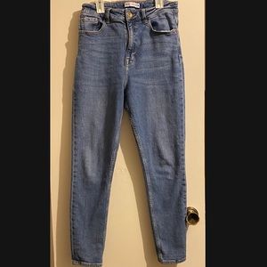 Zara Denim Women’s Skinny Jeans in a size 8